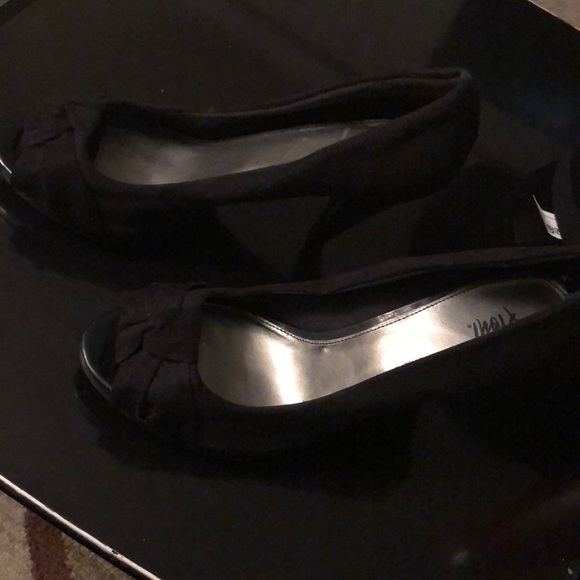 Black peep toe heels - Picture 2 of 3